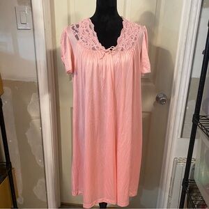 Younique Gown Robe Set Pink Short Sleeve Lace Médium 2 piece Gown set Vintage